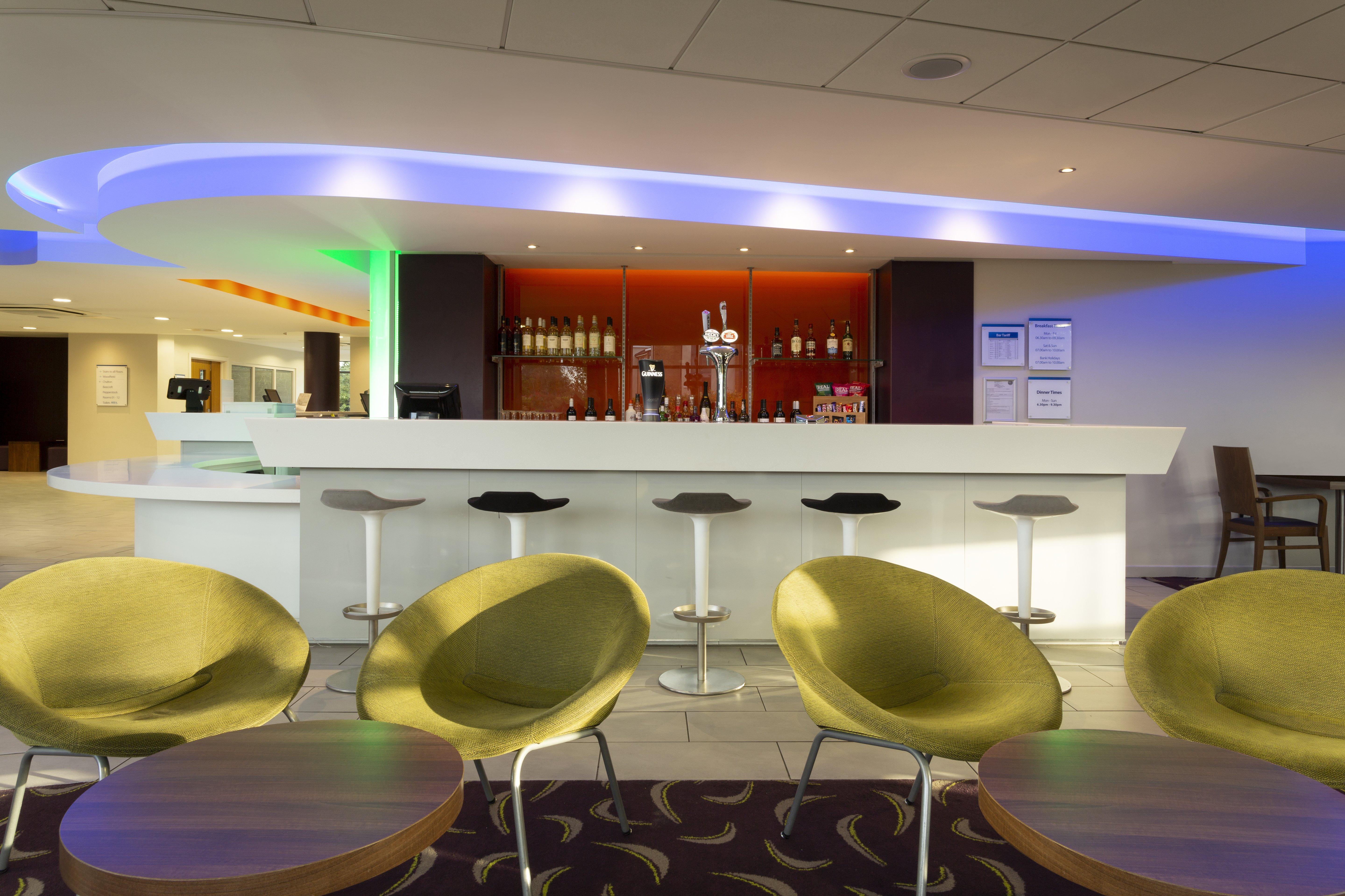 Holiday Inn Express Dunstable, An Ihg Hotel Exterior photo