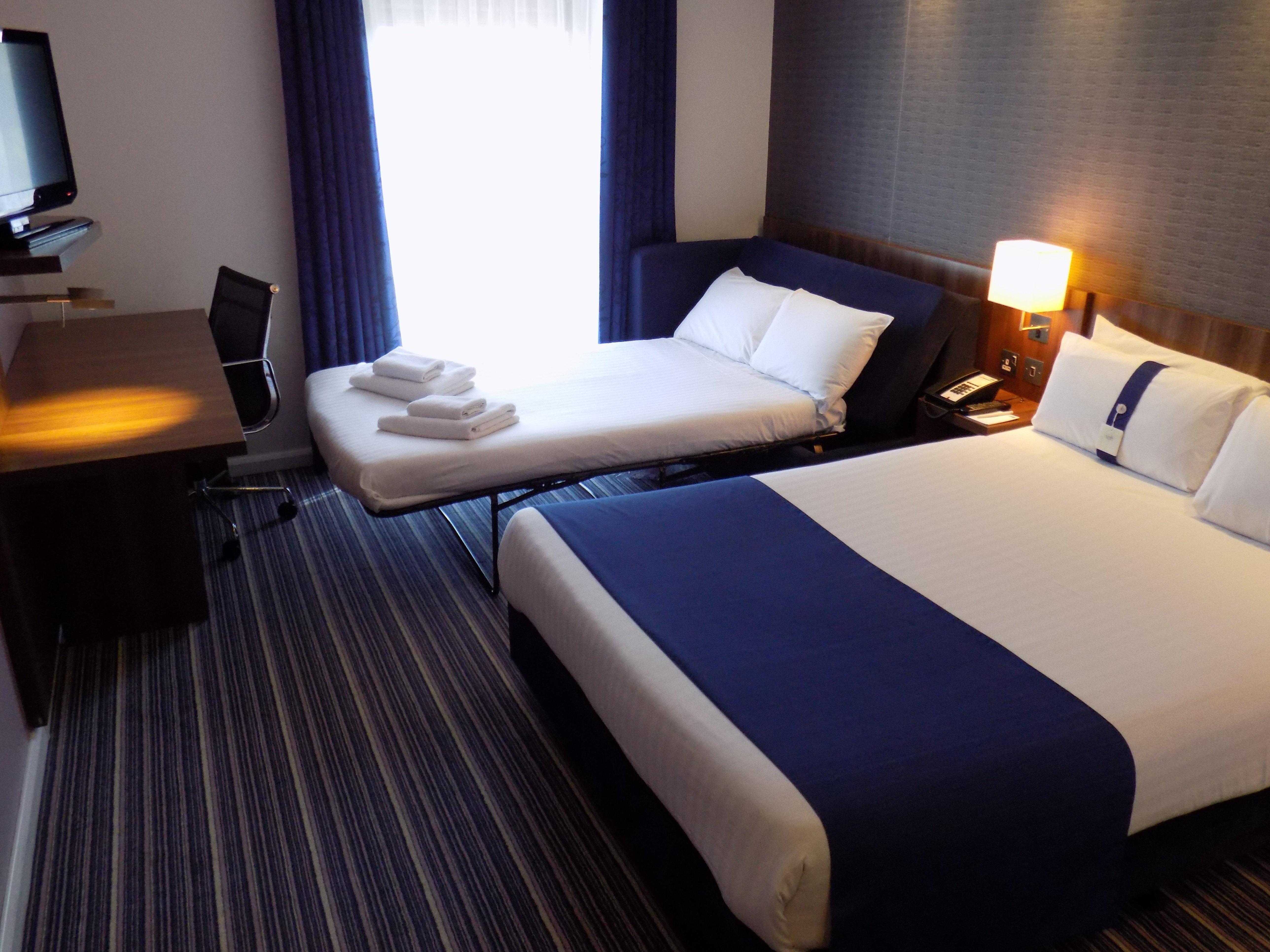 Holiday Inn Express Dunstable, An Ihg Hotel Exterior photo