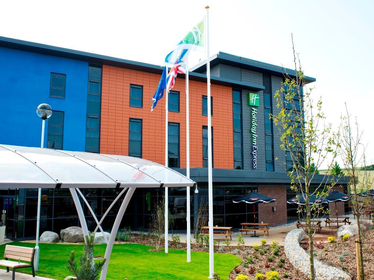 Holiday Inn Express Dunstable, An Ihg Hotel Exterior photo