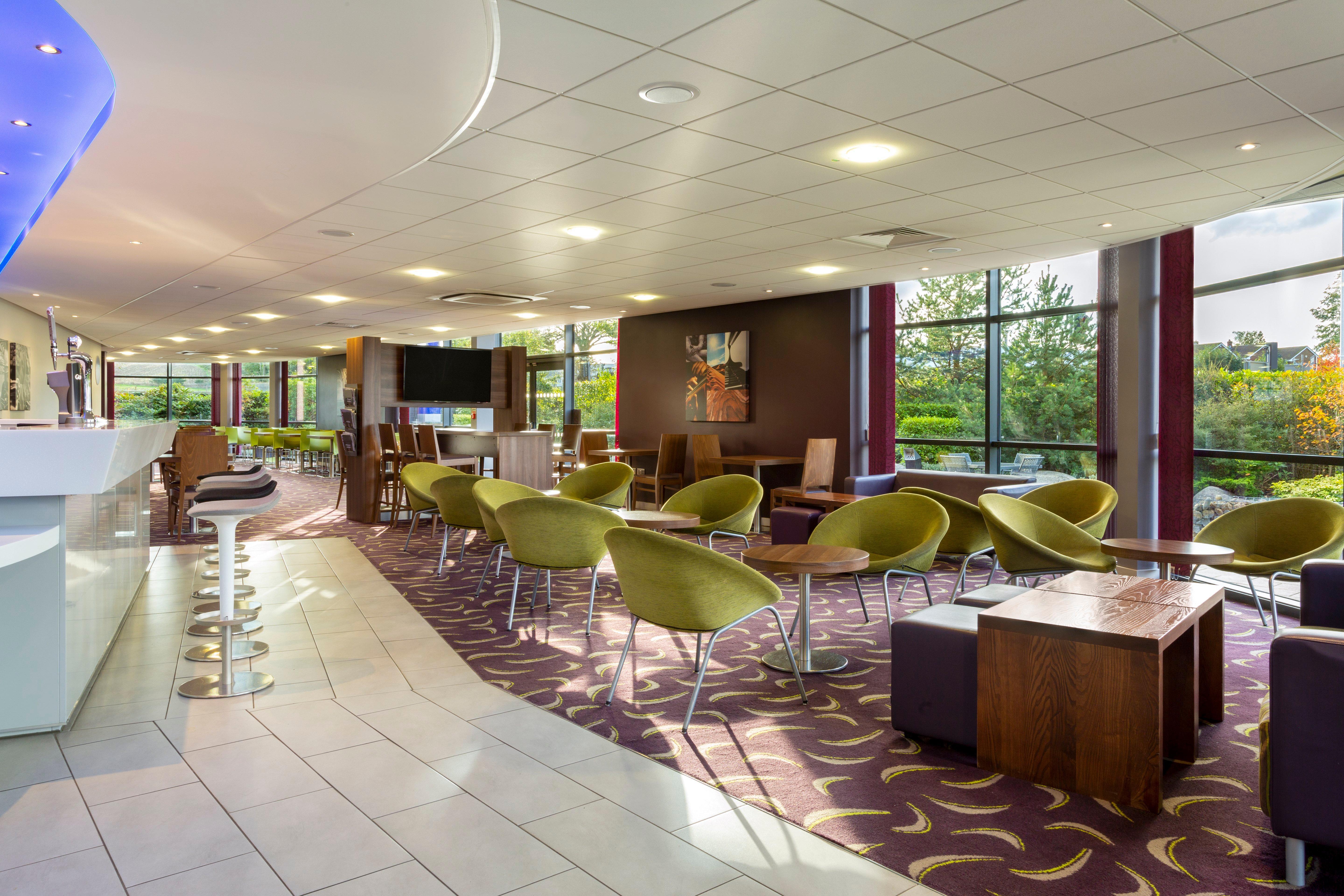 Holiday Inn Express Dunstable, An Ihg Hotel Exterior photo