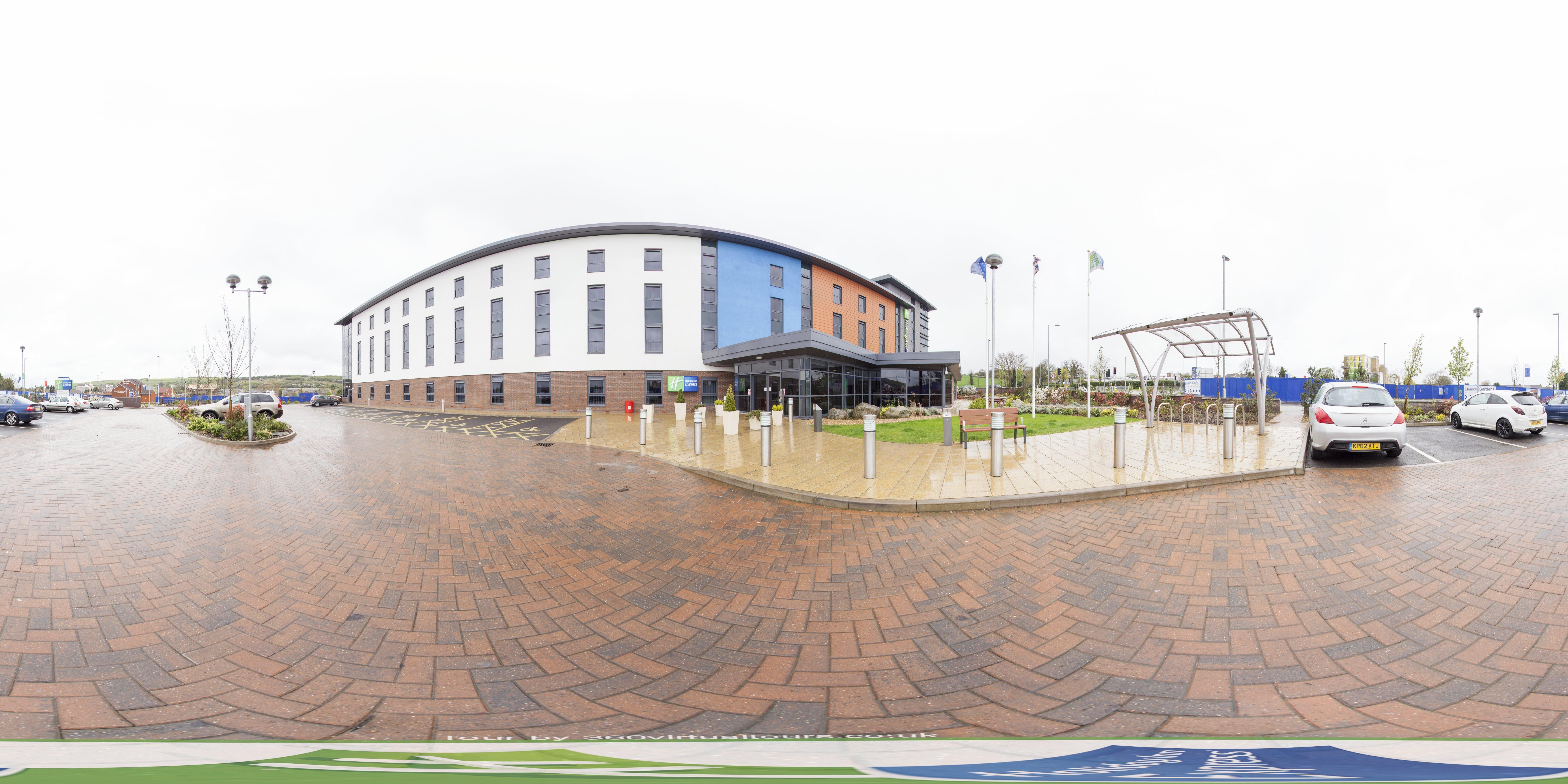 Holiday Inn Express Dunstable, An Ihg Hotel Exterior photo