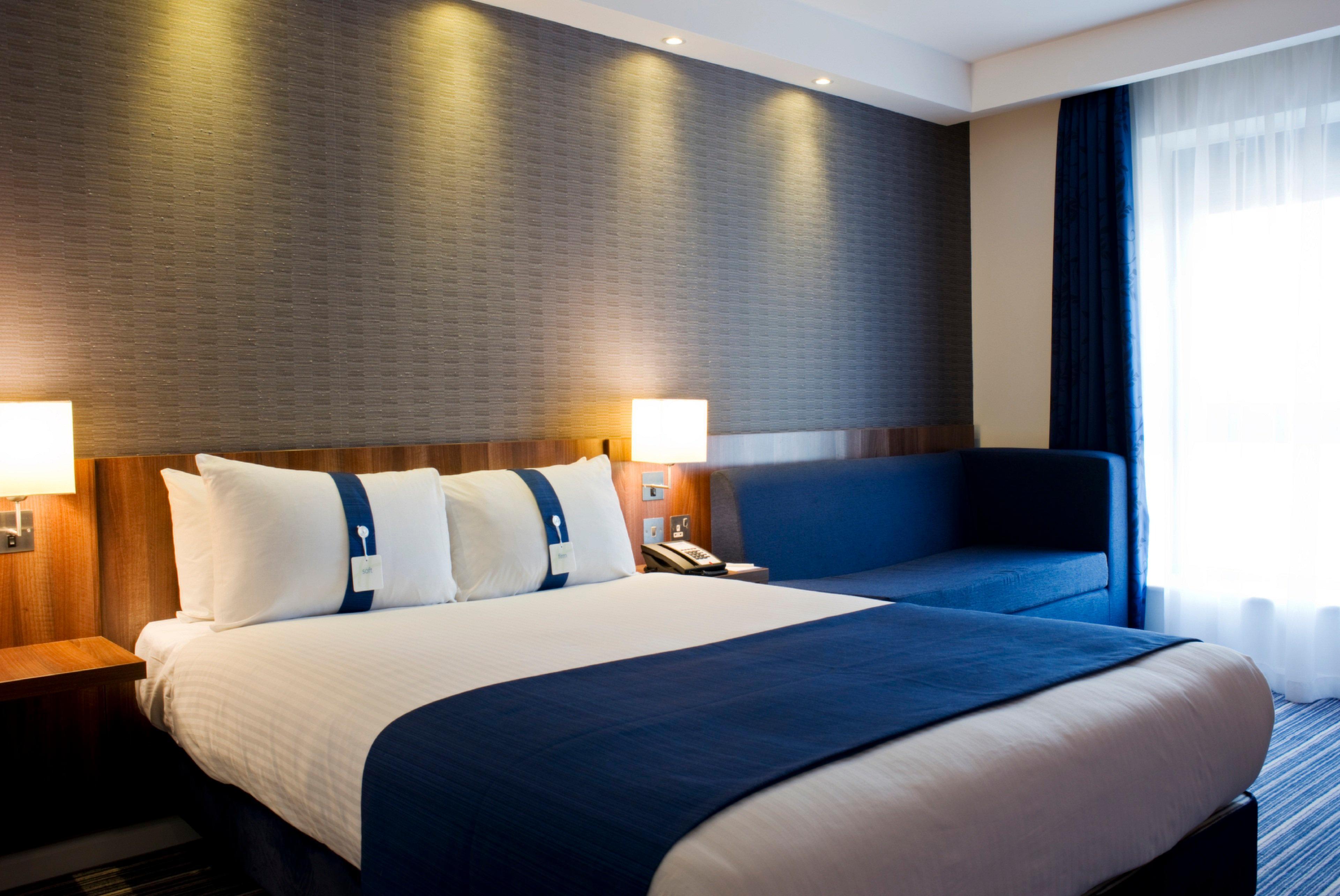 Holiday Inn Express Dunstable, An Ihg Hotel Exterior photo