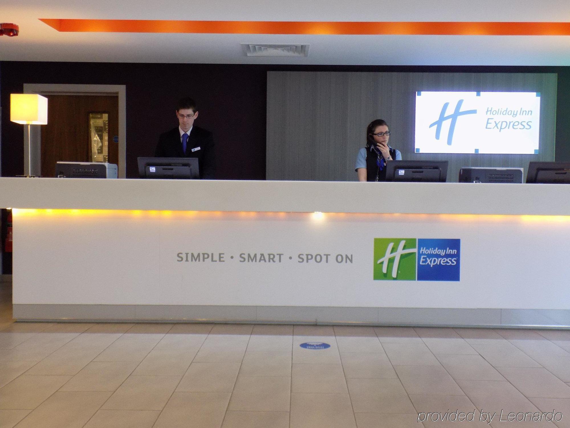 Holiday Inn Express Dunstable, An Ihg Hotel Exterior photo
