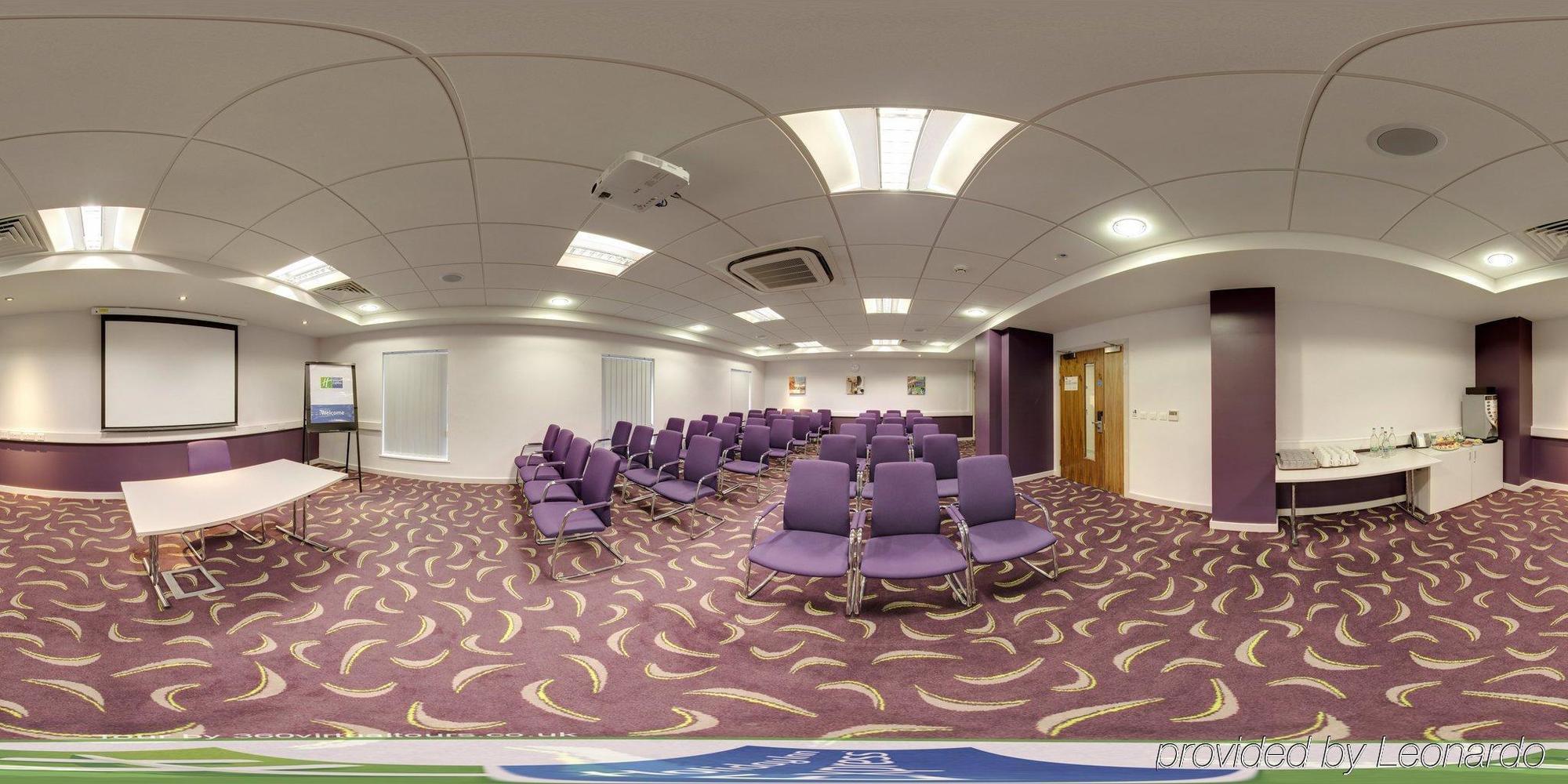 Holiday Inn Express Dunstable, An Ihg Hotel Exterior photo