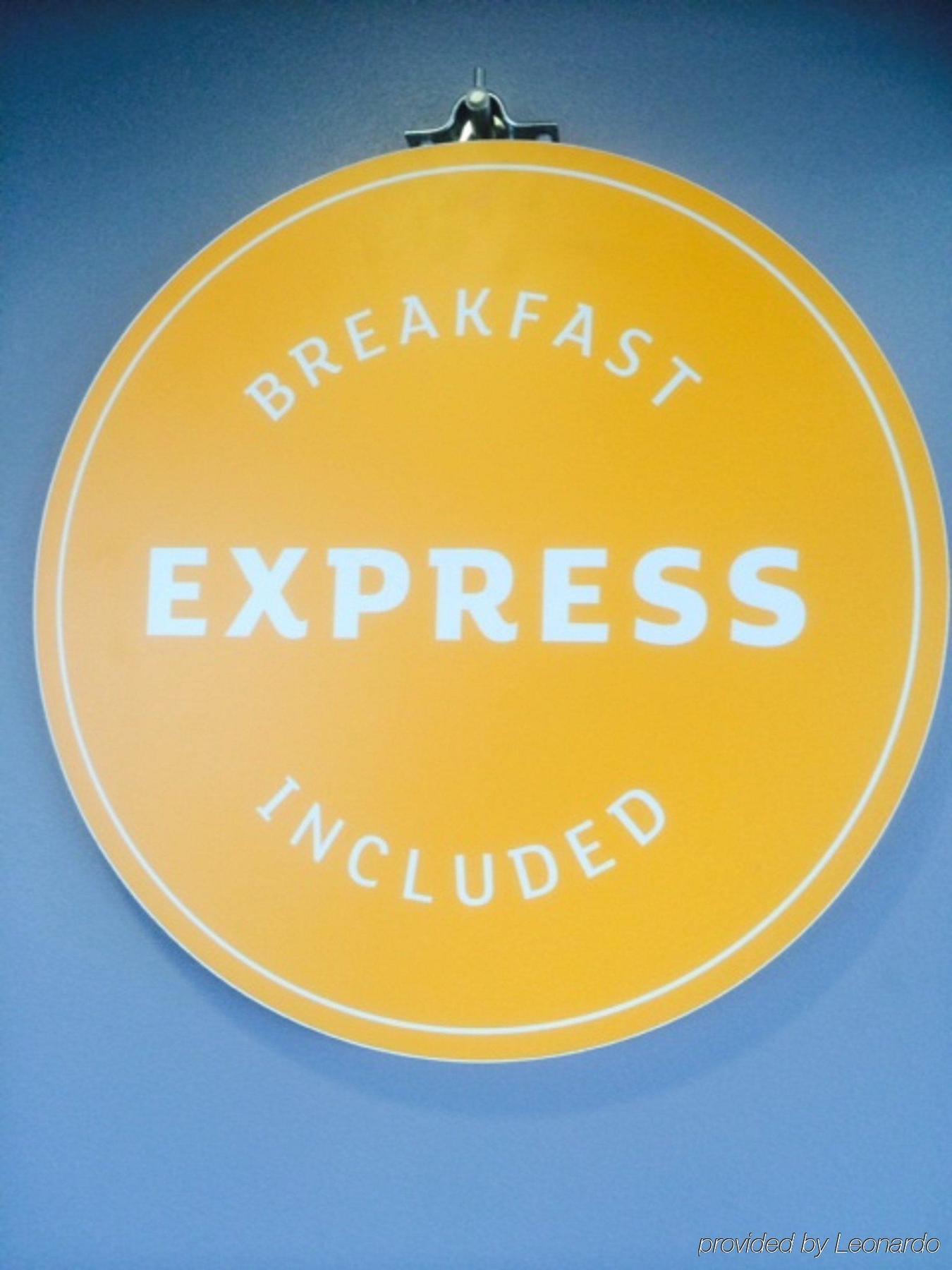 Holiday Inn Express Dunstable, An Ihg Hotel Exterior photo