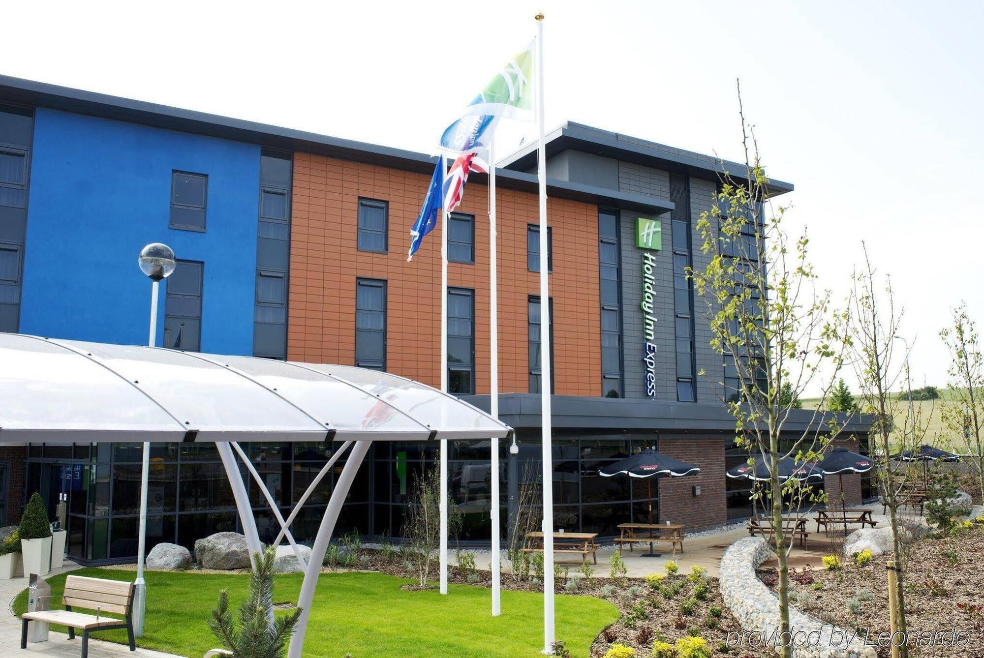 Holiday Inn Express Dunstable, An Ihg Hotel Exterior photo